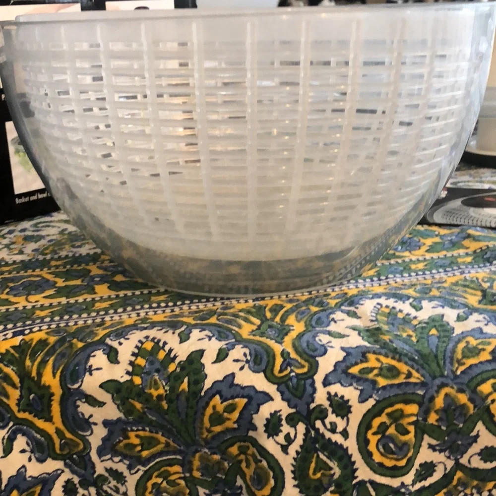 Oxo good grips salad spinner